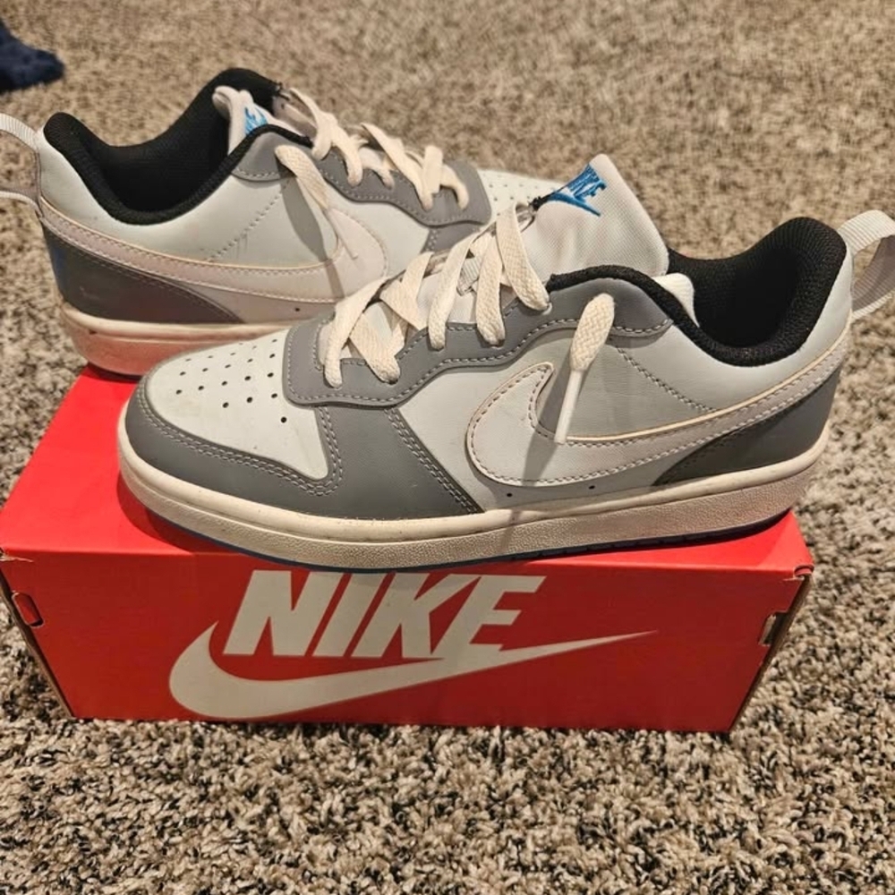 Nike
Court Borough Low Recraft Shoe in platinum White And Grey Size 4y